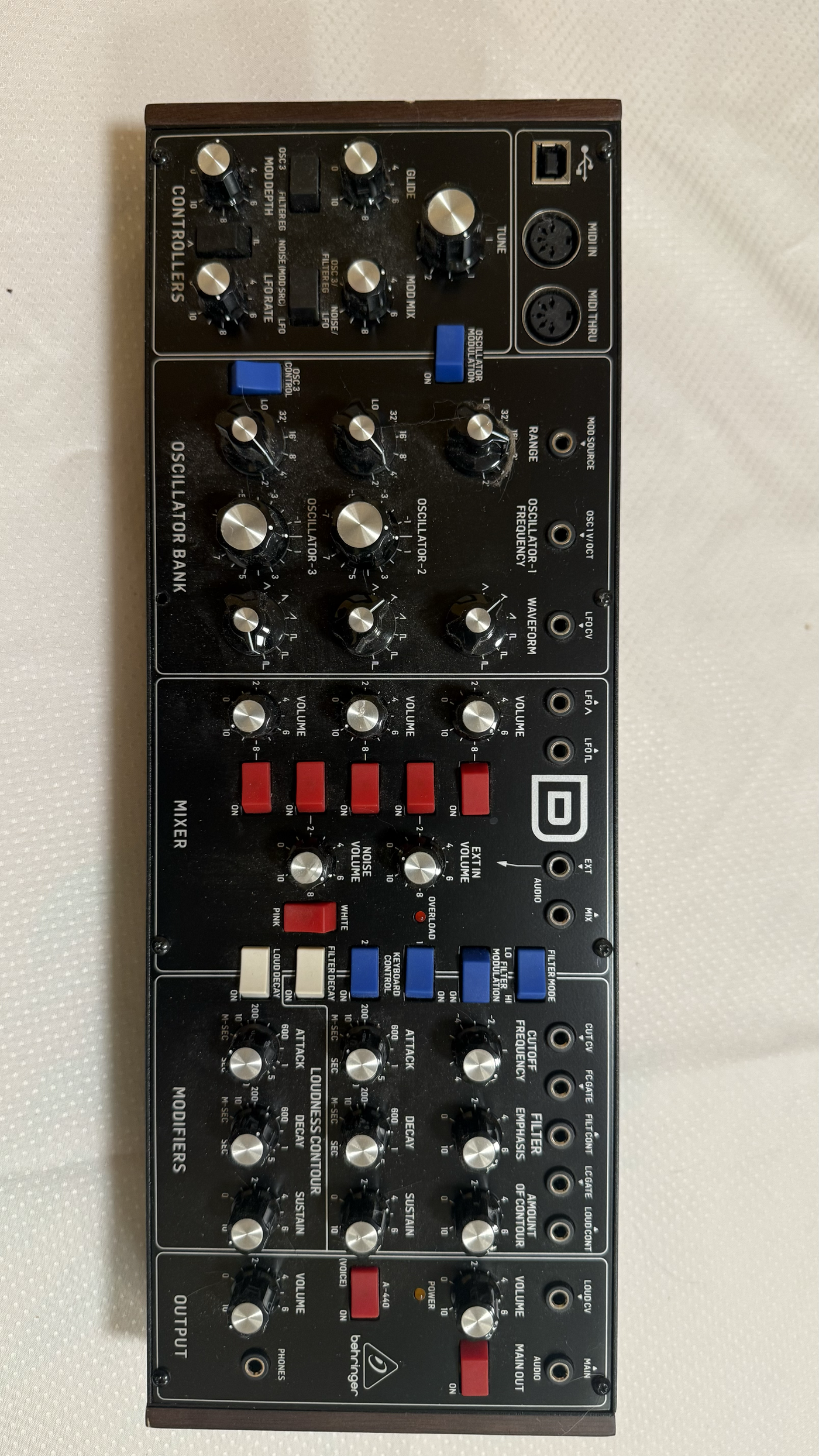 Behringer Model D Analog Synthesizer